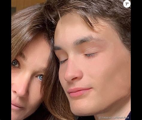 fils carla bruni versace|Carla Bruni fière, son fils Aurélien diplômé d'une .